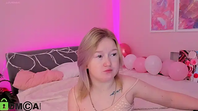 Snapshot of Sara_Robinson chatting on October 2025 02:32:01 AM Sara Robinson online show from October 2025 02:32:01 AM