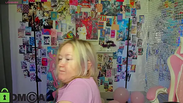 Snapshot of Sara_Robinson chatting on October 2025 07:06:01 AM Sara Robinson online show from October 2025 07:06:01 AM