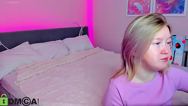 Snapshot of Sara_Robinson chatting on October 2025 02:34:02 AM Sara Robinson online show from October 2025 02:34:02 AM