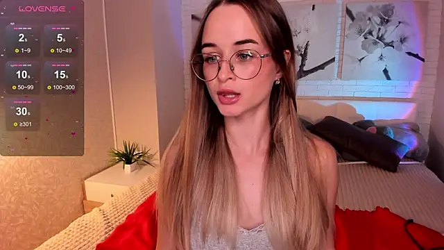 Tiffanyhunt online show from November 2025 01:44:02 PM