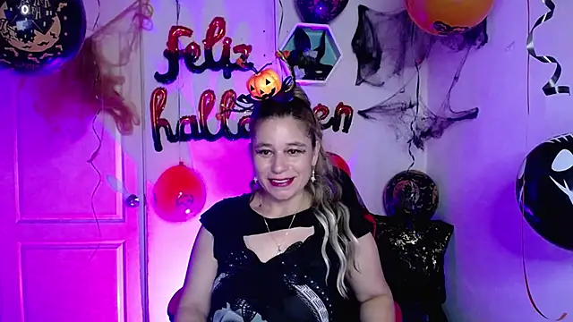 Snapshot of AuroraRojas chatting on October 2025 02:34:01 AM AuroraRojas online show from October 2025 02:34:01 AM