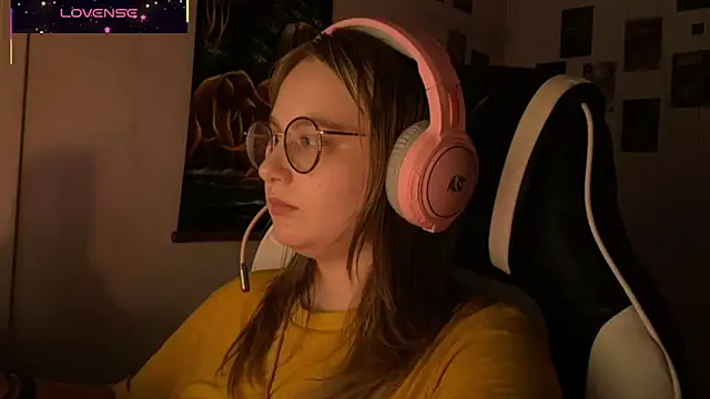 JacyWinslat online show from October 2025 08:20:01 PM