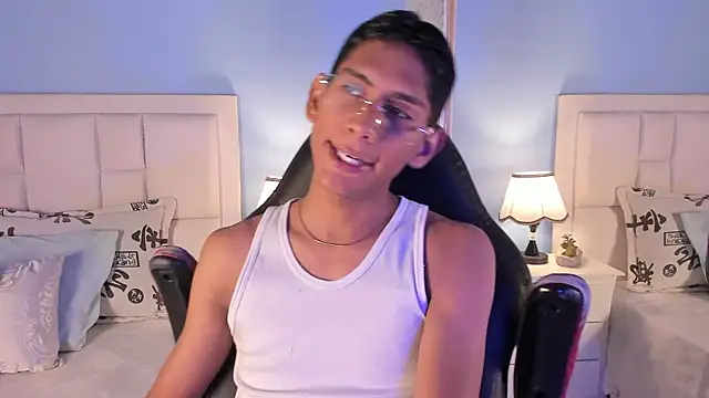 Nick Collins18 online show from October 2025 09:05:02 PM