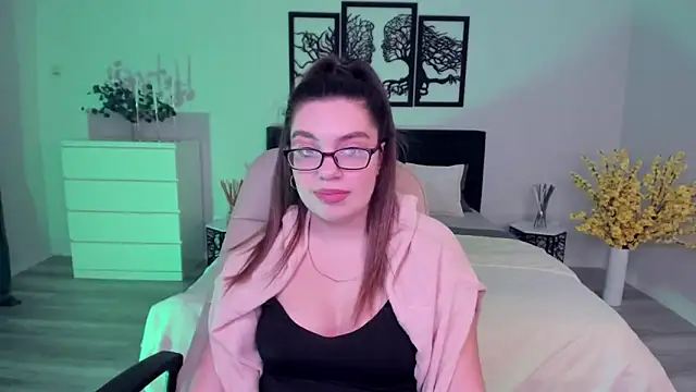 Snapshot of DaniellaLovely chatting on December 2024 02:35:02 PM DaniellaLovely online show from December 2024 02:35:02 PM