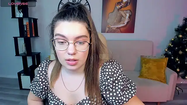 Snapshot of DaniellaLovely chatting on December 2024 08:28:02 AM DaniellaLovely online show from December 2024 08:28:02 AM