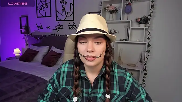 Snapshot of DaniellaLovely chatting on October 2025 12:05:02 PM DaniellaLovely online show from October 2025 12:05:02 PM