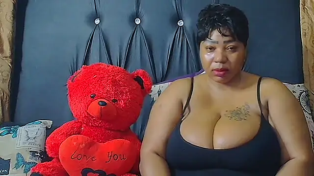 Snapshot of HUMONGUOUSTITSS chatting on September 2025 05:50:01 PM HUMONGUOUSTITSS online show from September 2025 05:50:01 PM