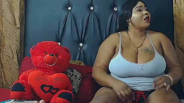 Snapshot of HUMONGUOUSTITSS chatting on November 2025 06:56:02 AM HUMONGUOUSTITSS online show from November 2025 06:56:02 AM