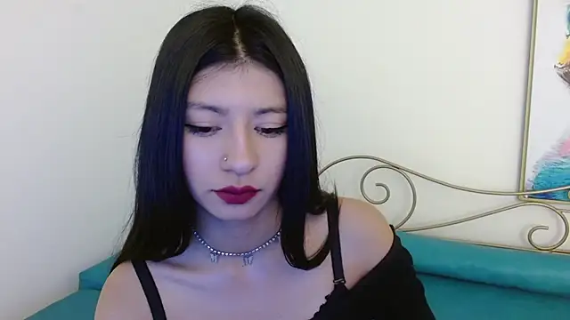 Dulcetorres  online show from December 2024 01:13:01 PM