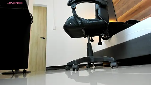 Snapshot of alma_fenix chatting on October 2025 12:24:02 PM alma fenix online show from October 2025 12:24:02 PM