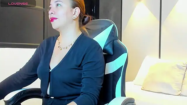 Snapshot of alma_fenix chatting on October 2025 12:50:01 PM alma fenix online show from October 2025 12:50:01 PM