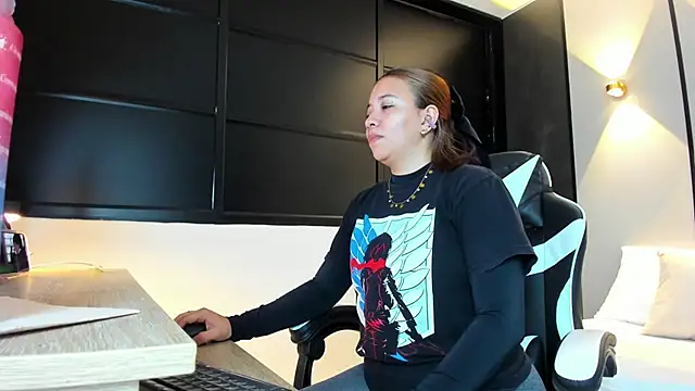 Snapshot of alma_fenix chatting on October 2025 12:27:01 PM alma fenix online show from October 2025 12:27:01 PM