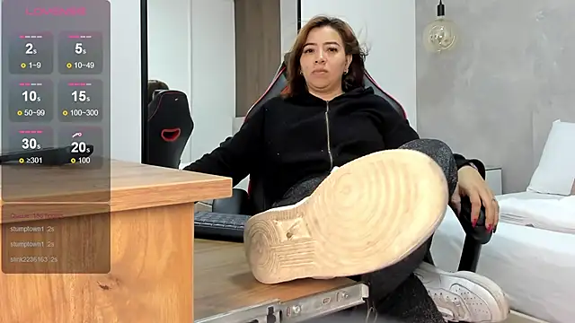 Snapshot of alma_fenix chatting on October 2025 12:30:01 PM alma fenix online show from October 2025 12:30:01 PM