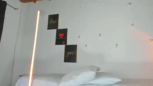 Snapshot of angelinepossy chatting on March 2025 03:29:02 AM angelinepossy online show from March 2025 03:29:02 AM