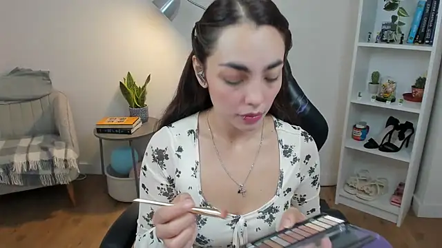 Snapshot of _BellaEvans_ chatting on October 2025 04:45:01 AM BellaEvans online show from October 2025 04:45:01 AM