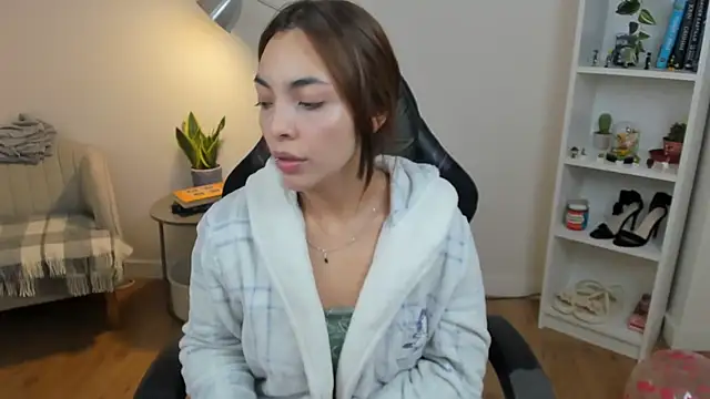 Snapshot of _BellaEvans_ chatting on November 2025 05:50:02 AM BellaEvans online show from November 2025 05:50:02 AM