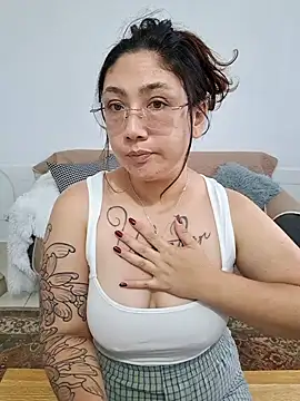 Snapshot of Mia_Ruiz chatting on September 2025 08:58:02 PM Mia Ruiz online show from September 2025 08:58:02 PM