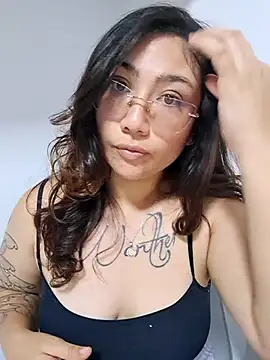 Snapshot of Mia_Ruiz chatting on November 2025 03:07:01 AM Mia Ruiz online show from November 2025 03:07:01 AM