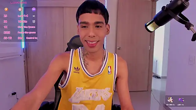 Snapshot of aldrinwhite chatting on December 2024 06:59:01 PM aldrinwhite online show from December 2024 06:59:01 PM