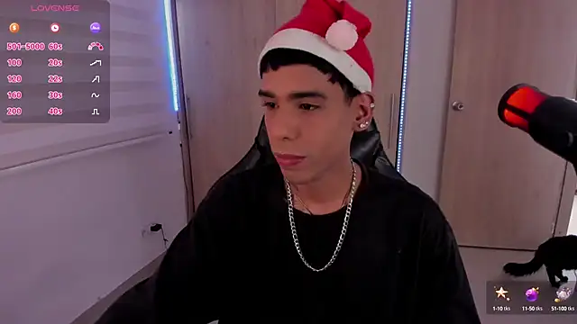 Snapshot of aldrinwhite chatting on December 2024 08:48:01 PM aldrinwhite online show from December 2024 08:48:01 PM