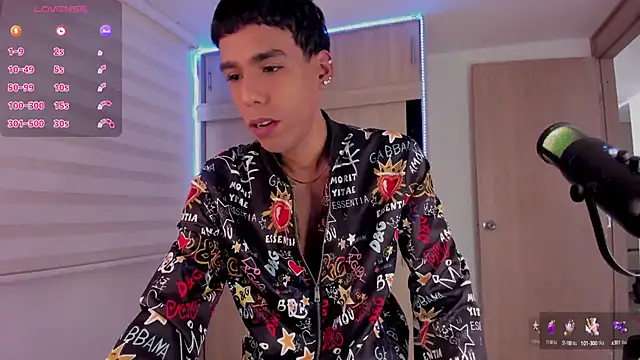 Snapshot of aldrinwhite chatting on December 2024 06:49:01 PM aldrinwhite online show from December 2024 06:49:01 PM