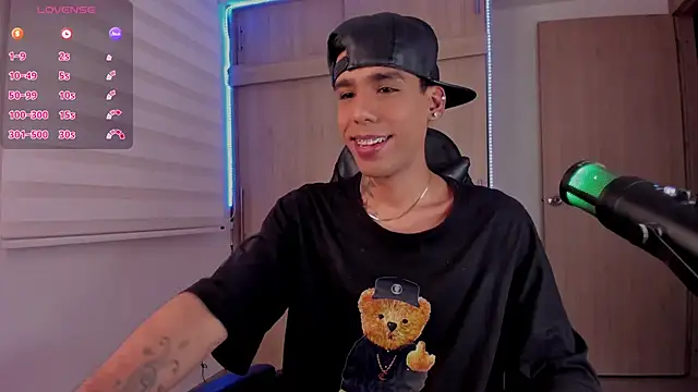 Snapshot of aldrinwhite chatting on January 2025 05:34:01 AM aldrinwhite online show from January 2025 05:34:01 AM