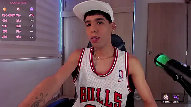 Snapshot of aldrinwhite chatting on January 2025 08:01:01 PM aldrinwhite online show from January 2025 08:01:01 PM