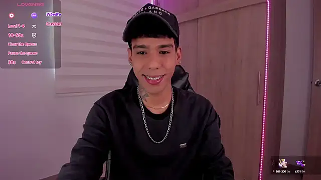 Snapshot of aldrinwhite chatting on January 2025 01:49:02 PM aldrinwhite online show from January 2025 01:49:02 PM