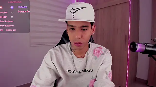 Snapshot of aldrinwhite chatting on January 2025 07:53:02 PM aldrinwhite online show from January 2025 07:53:02 PM