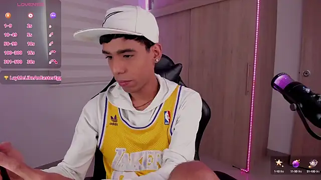 Snapshot of aldrinwhite chatting on January 2025 05:19:01 PM aldrinwhite online show from January 2025 05:19:01 PM