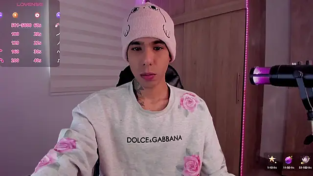 Snapshot of aldrinwhite chatting on January 2025 02:48:01 PM aldrinwhite online show from January 2025 02:48:01 PM