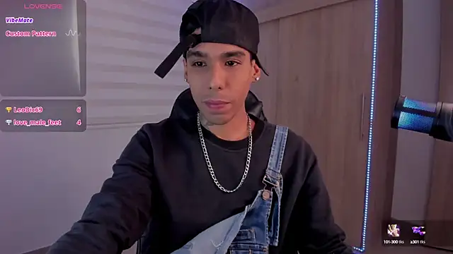 Snapshot of aldrinwhite chatting on January 2025 05:59:02 PM aldrinwhite online show from January 2025 05:59:02 PM