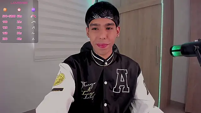 Snapshot of aldrinwhite chatting on January 2025 02:19:01 PM aldrinwhite online show from January 2025 02:19:01 PM