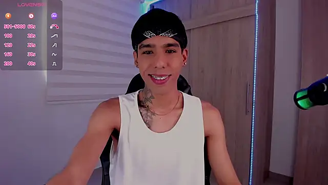 Snapshot of aldrinwhite chatting on January 2025 02:08:02 PM aldrinwhite online show from January 2025 02:08:02 PM