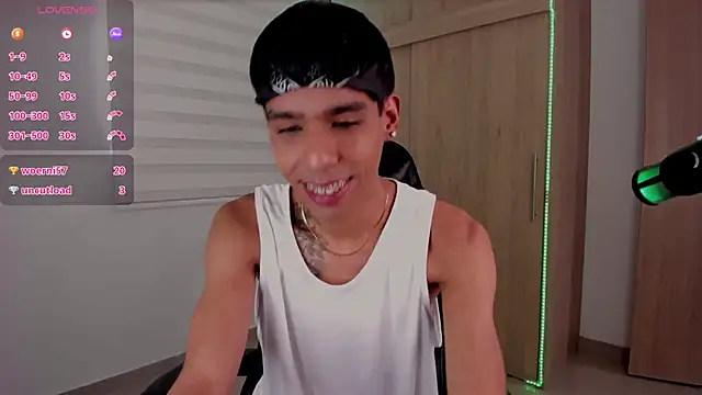 Snapshot of aldrinwhite chatting on January 2025 05:13:01 PM aldrinwhite online show from January 2025 05:13:01 PM