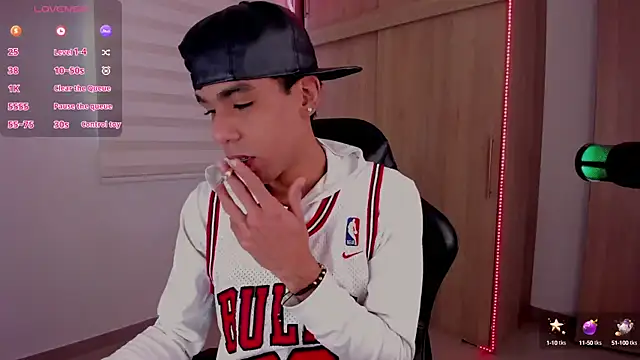 Snapshot of aldrinwhite chatting on January 2025 03:18:01 PM aldrinwhite online show from January 2025 03:18:01 PM