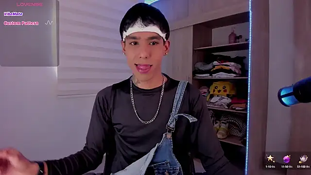 Snapshot of aldrinwhite chatting on February 2025 02:24:01 PM aldrinwhite online show from February 2025 02:24:01 PM