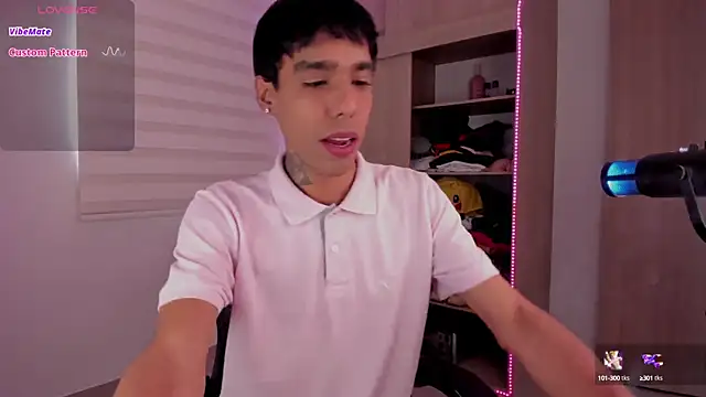 Snapshot of aldrinwhite chatting on February 2025 02:53:02 PM aldrinwhite online show from February 2025 02:53:02 PM