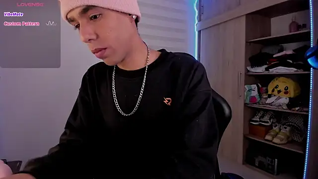 Snapshot of aldrinwhite chatting on February 2025 01:00:02 PM aldrinwhite online show from February 2025 01:00:02 PM