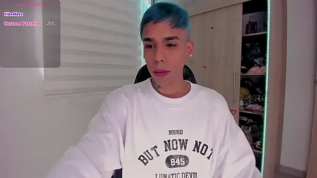 Snapshot of aldrinwhite chatting on February 2025 02:46:02 PM aldrinwhite online show from February 2025 02:46:02 PM