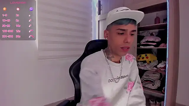 Snapshot of aldrinwhite chatting on February 2025 03:52:01 PM aldrinwhite online show from February 2025 03:52:01 PM