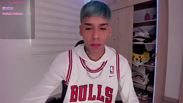 Snapshot of aldrinwhite chatting on February 2025 02:54:02 PM aldrinwhite online show from February 2025 02:54:02 PM