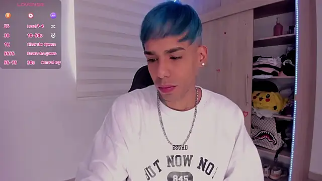 Snapshot of aldrinwhite chatting on February 2025 02:31:02 PM aldrinwhite online show from February 2025 02:31:02 PM