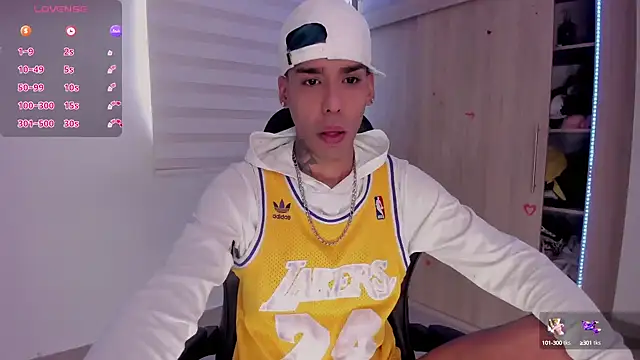 Snapshot of aldrinwhite chatting on March 2025 02:04:02 PM aldrinwhite online show from March 2025 02:04:02 PM