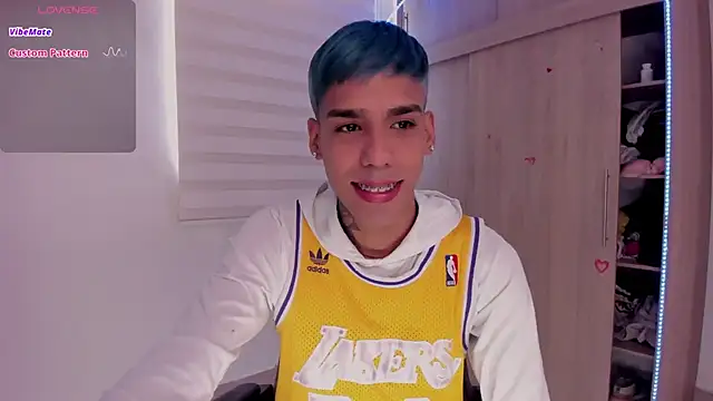 Snapshot of aldrinwhite chatting on March 2025 03:40:01 PM aldrinwhite online show from March 2025 03:40:01 PM