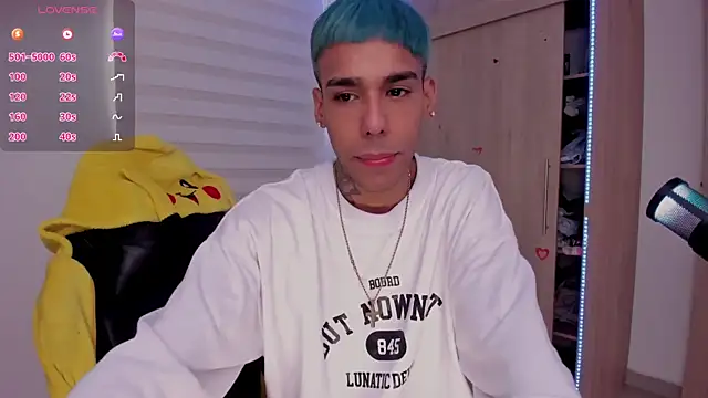 Snapshot of aldrinwhite chatting on March 2025 07:27:01 PM aldrinwhite online show from March 2025 07:27:01 PM