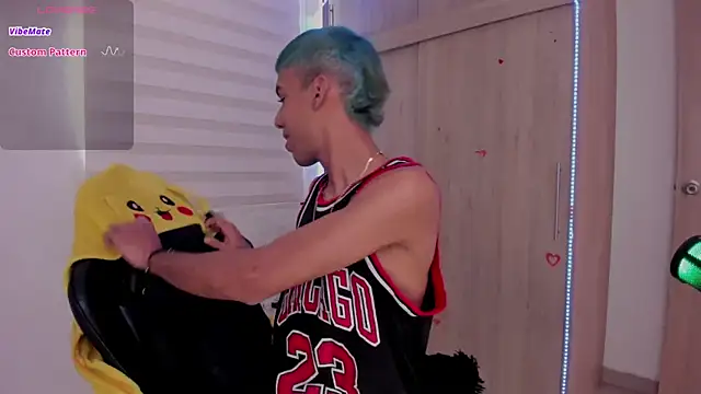 Snapshot of aldrinwhite chatting on March 2025 04:33:01 PM aldrinwhite online show from March 2025 04:33:01 PM