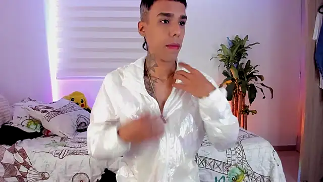 Snapshot of aldrinwhite chatting on September 2025 05:34:02 PM aldrinwhite online show from September 2025 05:34:02 PM