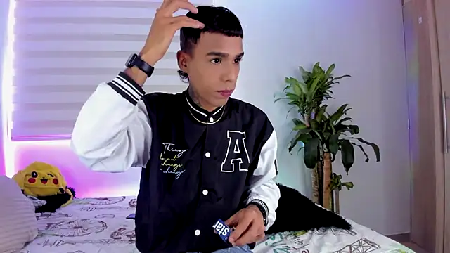 Snapshot of aldrinwhite chatting on September 2025 08:00:02 PM aldrinwhite online show from September 2025 08:00:02 PM