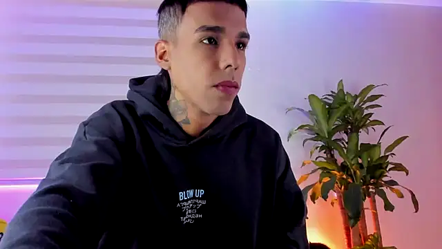 Snapshot of aldrinwhite chatting on October 2025 06:16:01 PM aldrinwhite online show from October 2025 06:16:01 PM